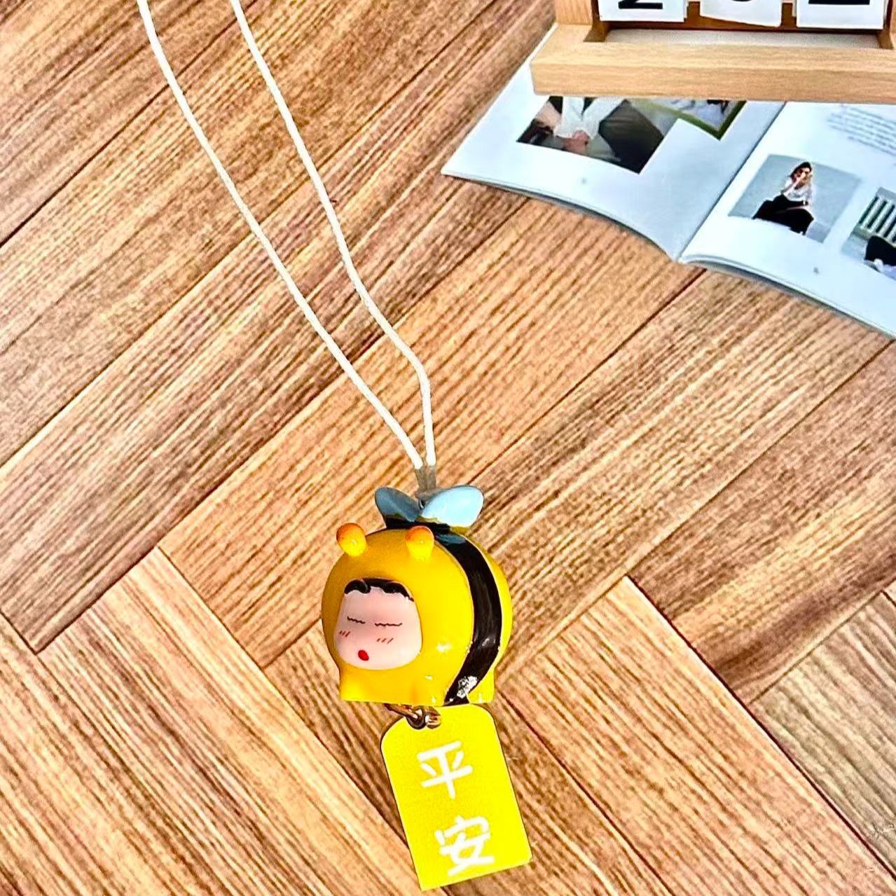 Crayon Shin-chan Bee Cosplay F - Decorative Mirror 评论和价格